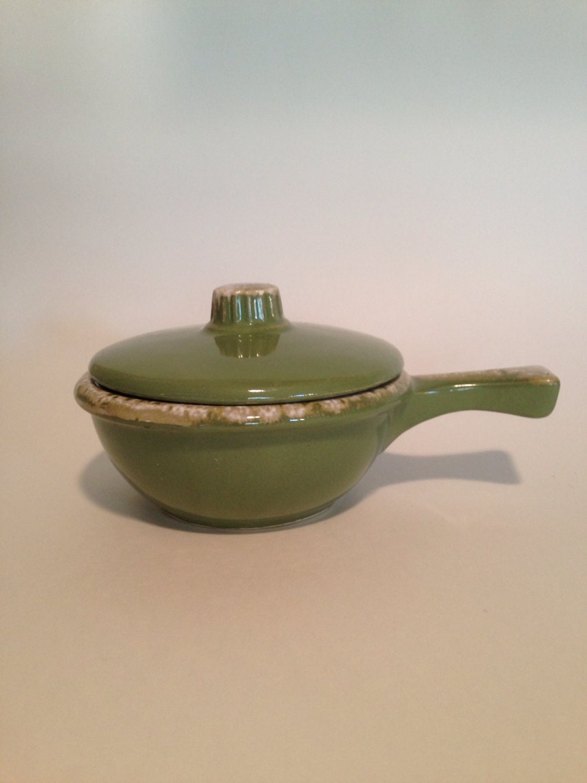 Vintage Hull Pottery oven proof USA Bowl With Lid