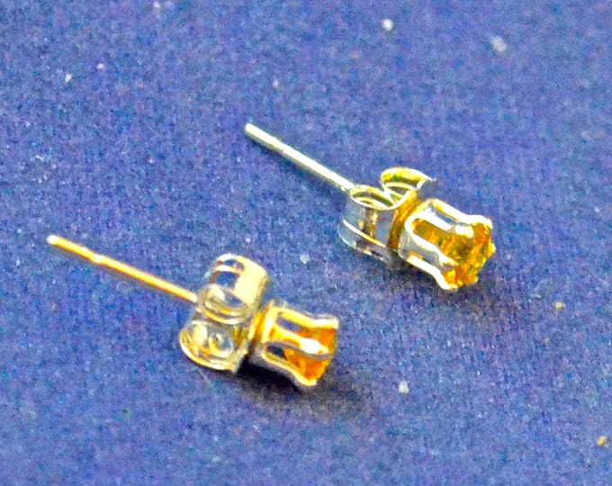 Yellow Sapphire Studs, 3mm Round, Natural, Set in Sterling Silver E635
