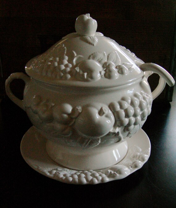 Vintage Soup Tureen Bowl Kitchen Table Serve White Glazed