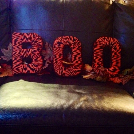 Halloween BOO paper mâché yarn wrapped letters