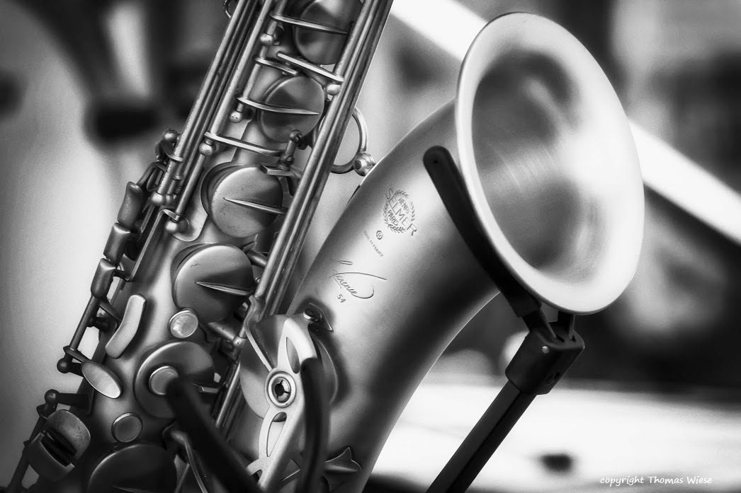 Photographie noir blanc signé saxophone Selmer brillant