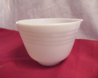 PYREX HAMILTON BEACH Mixing Bowl with spout