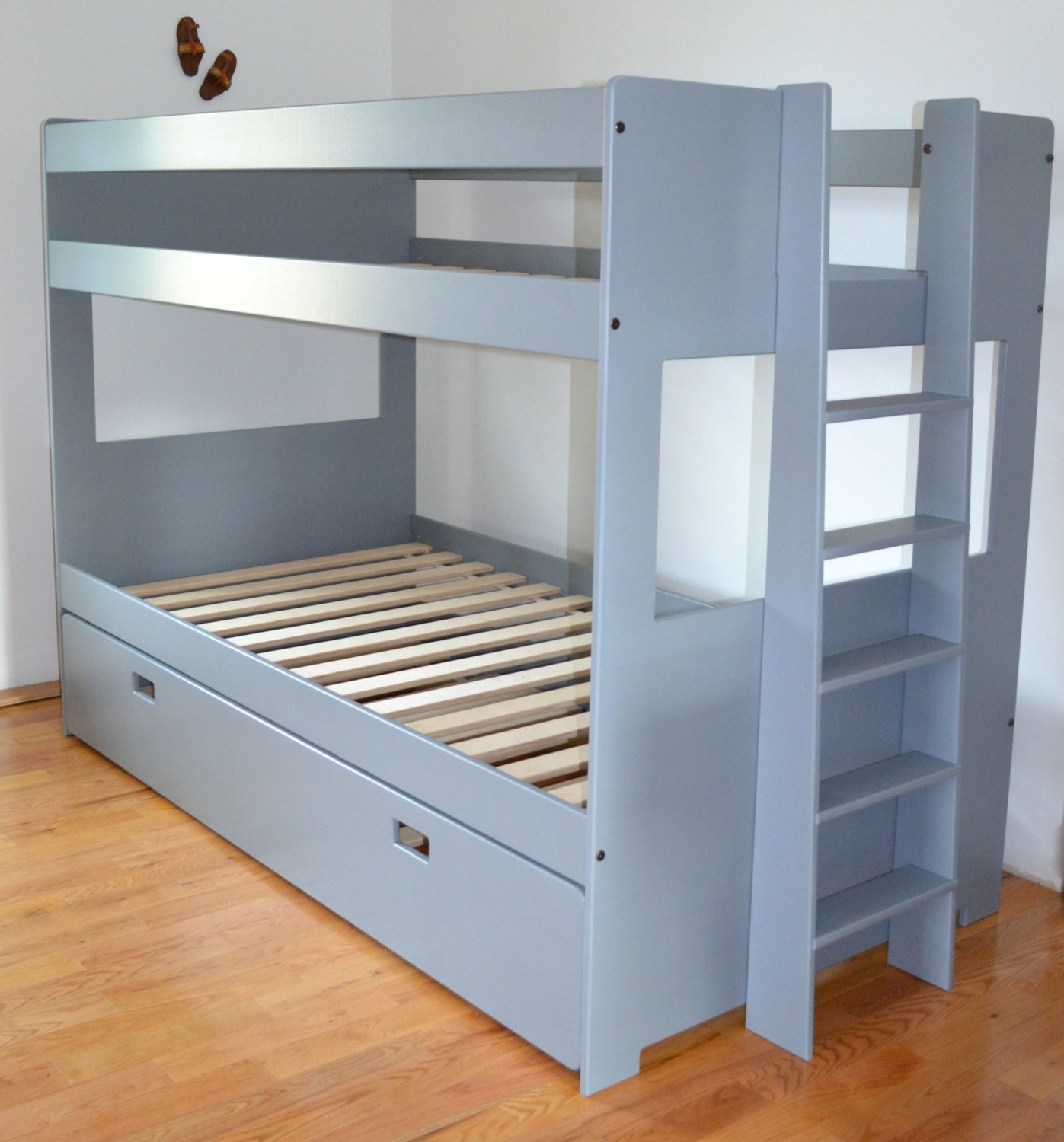 Bunk bed with trundle bed