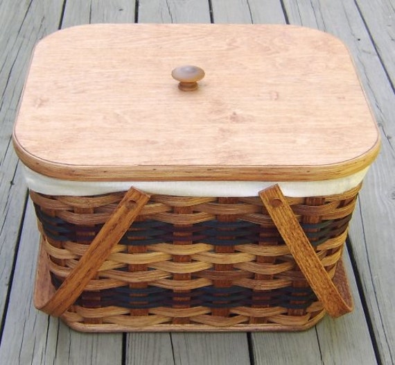 Amish Handmade Small Picnic Basket w/Swinging by AmishBaskets