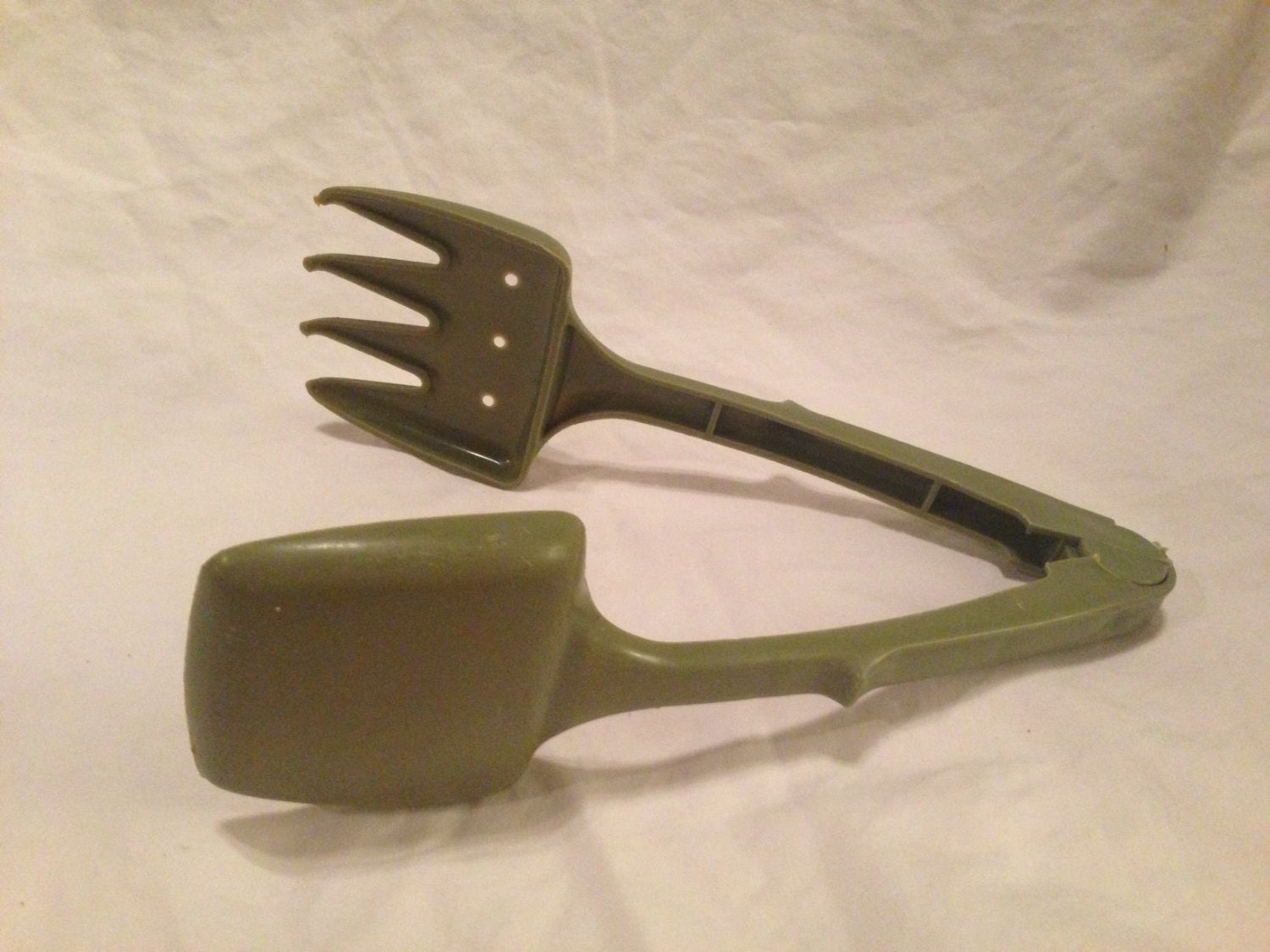 Retro Avocado Green Salad Tongs Haute Juice