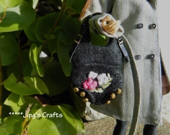 MOMOKO black felt handbag by Jing's Crafts