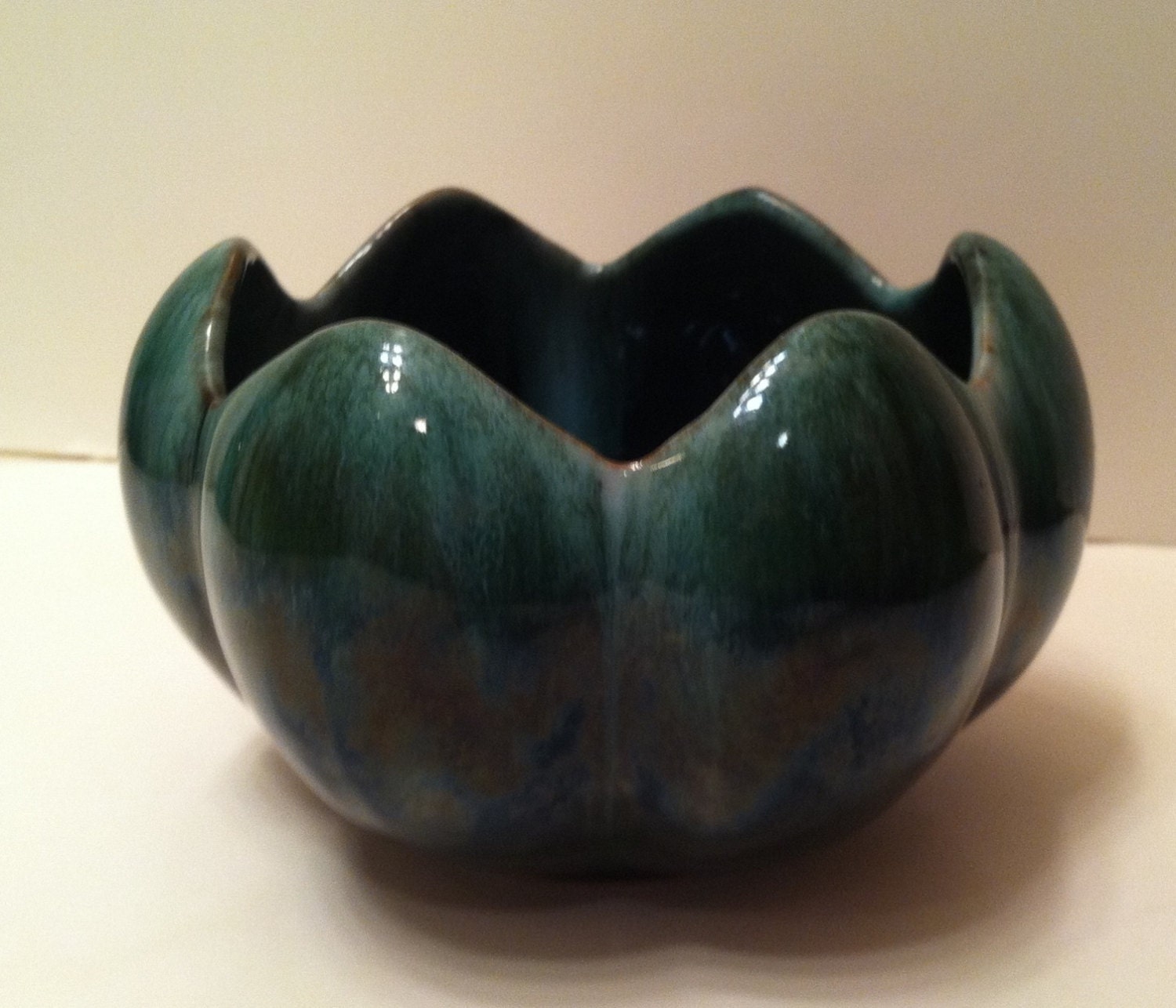 Blue Mountain Pottery Canada Lotus Bowl