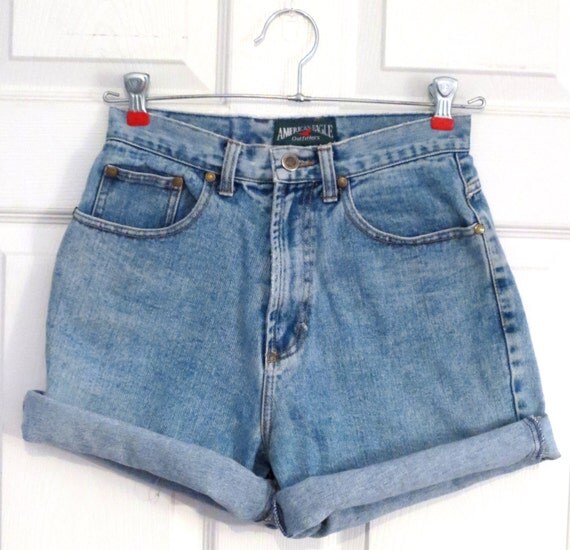 Shorts Denim High Waisted Shorts by American Eagle size 6