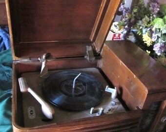 1948 Philco Radio Phonograph 48-1256