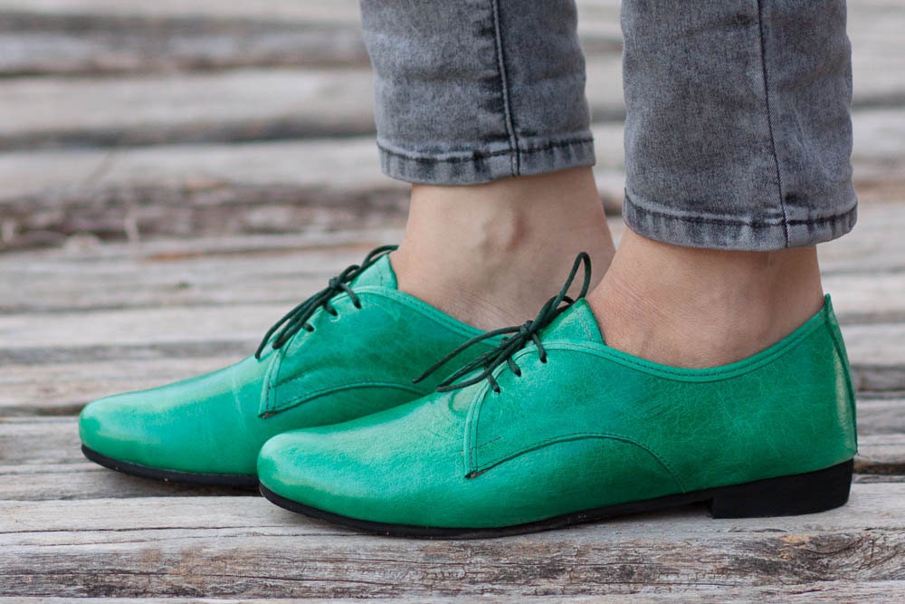 ladies green leather shoes