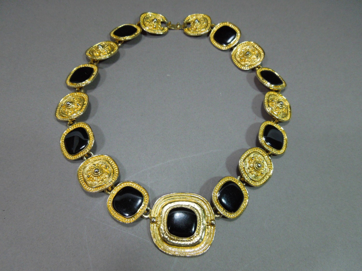 Necklace Chunky Gold and black – gold tone metal and black stone ...
