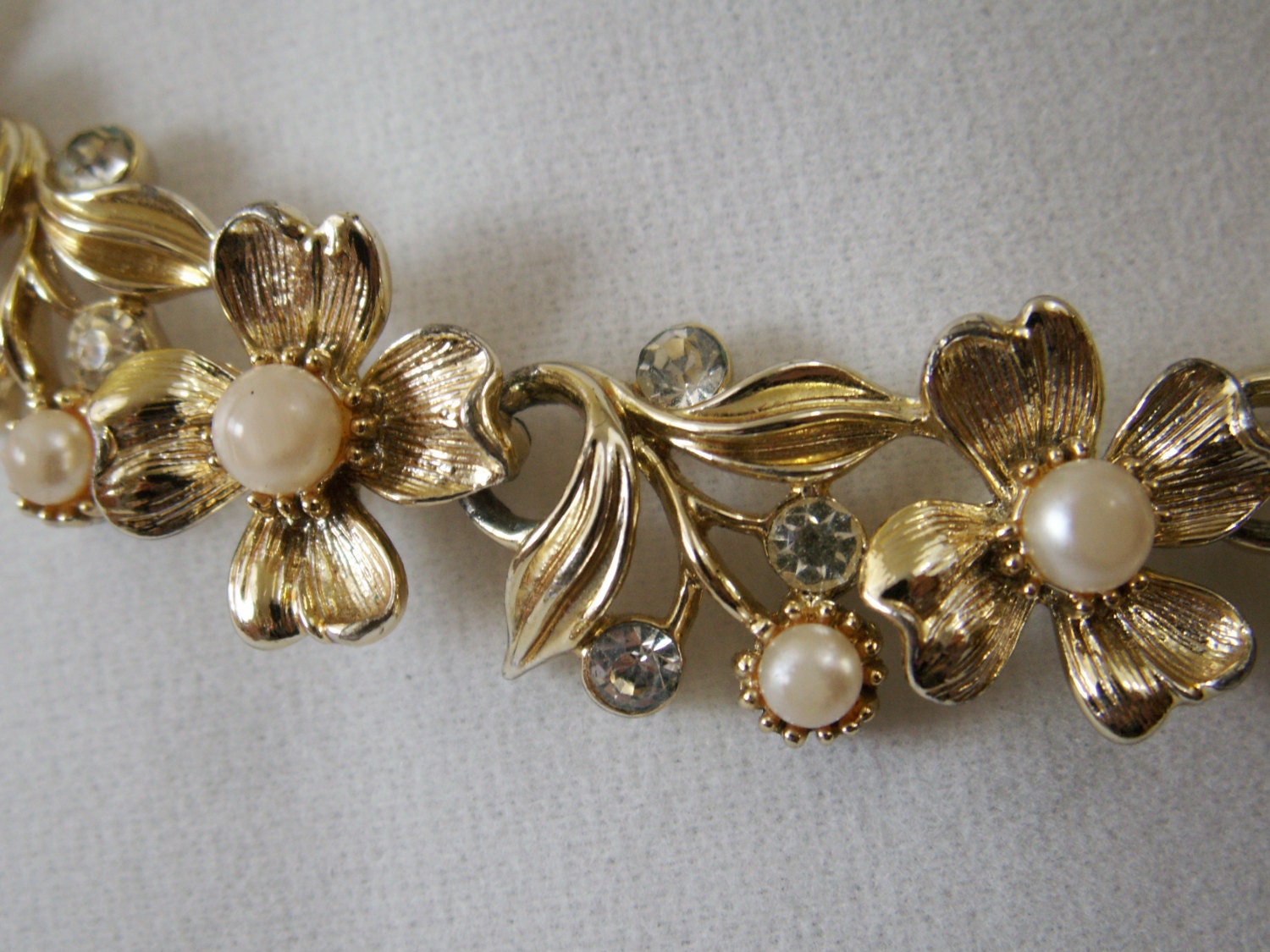 Vintage Lisner Flower Necklace With Pearl And Rhinestone 3112