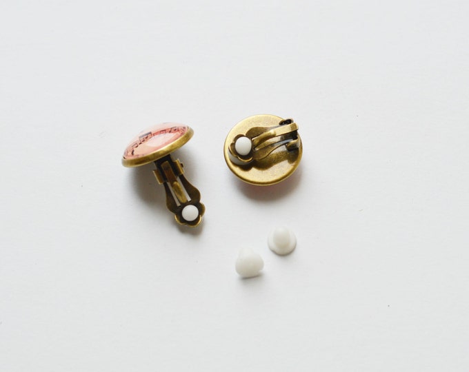 MELODY Round clips brass and glass with notes in retro and vintage style