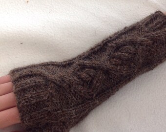 Outlander inspired cable knit brown Aran fingerless gloves 'Castle Leoch' mollymixtures mollymixtures2014