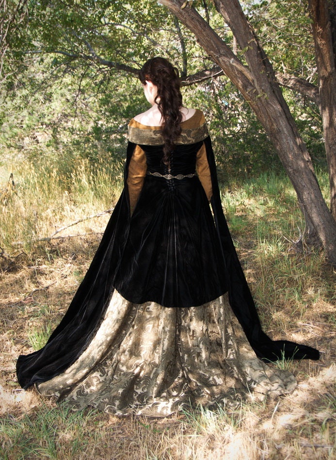 Custom 15th Century 1400s Medievalrenaissancehistorical Gown 8539