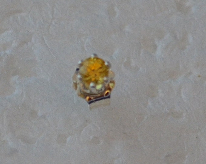 Yellow Sapphire Studs, 3mm Round, Natural, Set in Sterling Silver E635