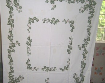 1950s PRINT KITCHEN TABLECLOTH - Ivy Chain