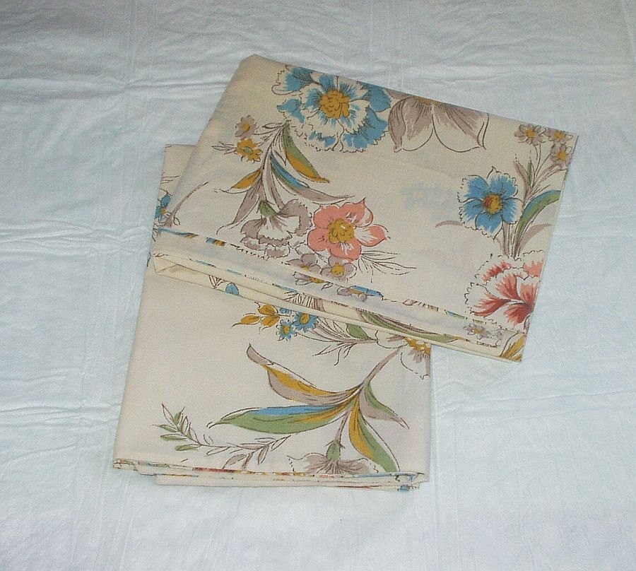 Vintage Pillowcase Pair J C Penny Percale Beige Floral Pillow