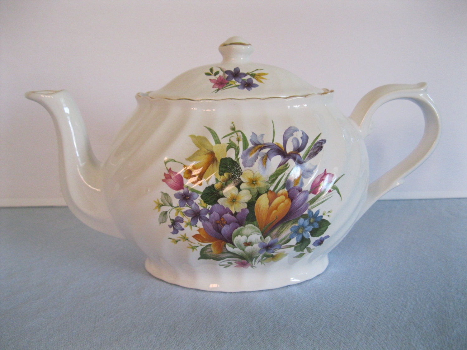 Vintage Arthur Wood & Son Staffordshire England Teapot 6410