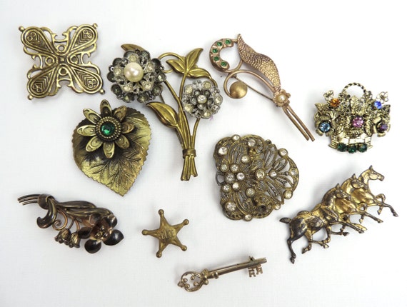 Vintage Jewelry Lot Brooches Pins Closeout By Vintagepolkadotcom Vintage Jewelry Lot Brooches Pins Closeout By Vintagepolkadotcom