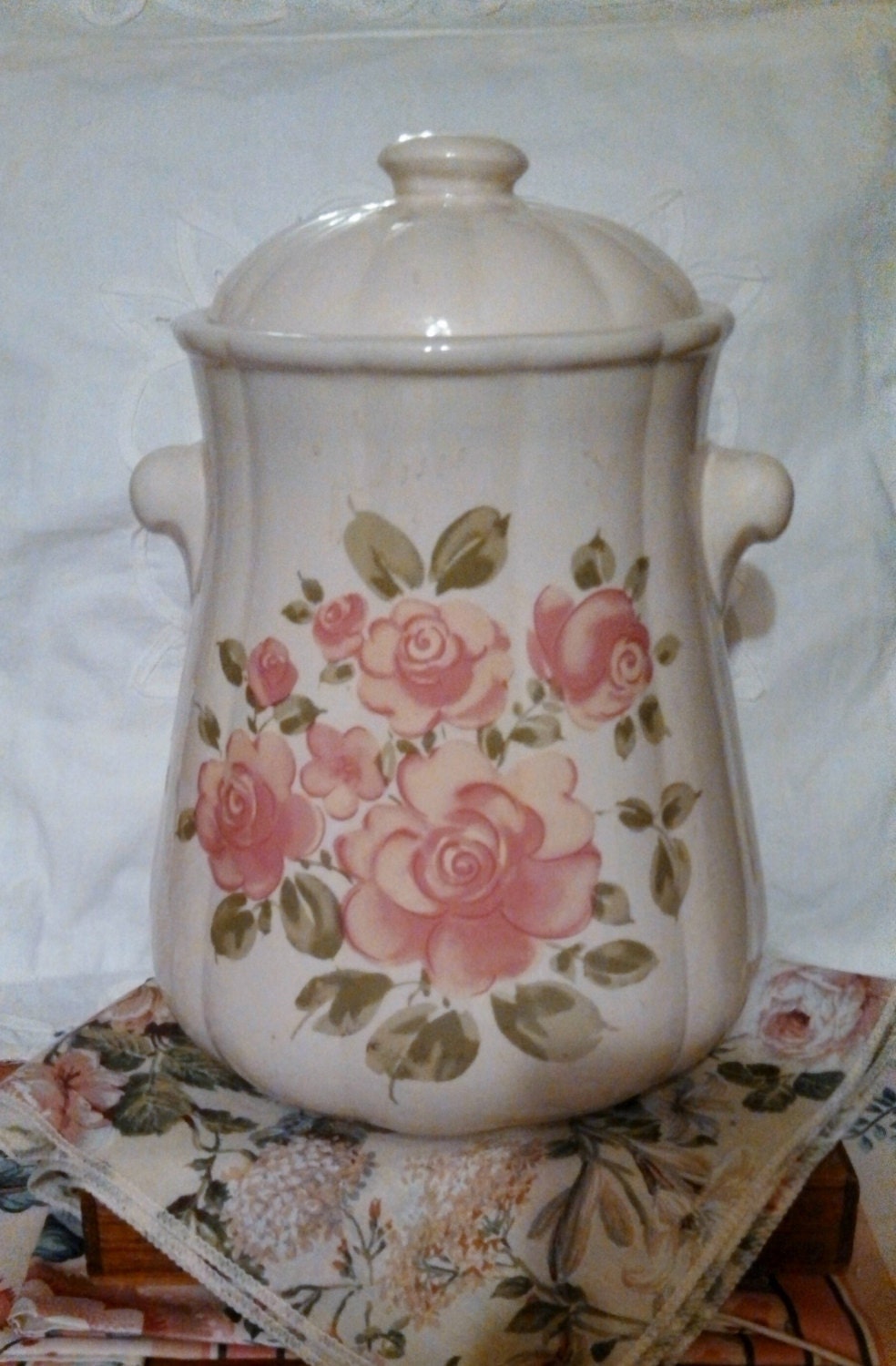 Lovely Gibson Ceramic Shabby Cabbage Roses Cream Cookie Jar