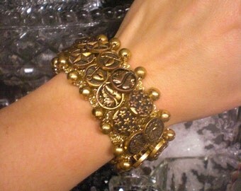 Vintage Gold Toned Button Bracelet