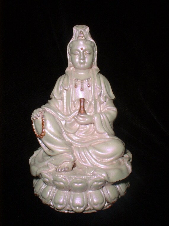 Small QUAN YIN Female Buddha Kwan Yen Irridescent Statue