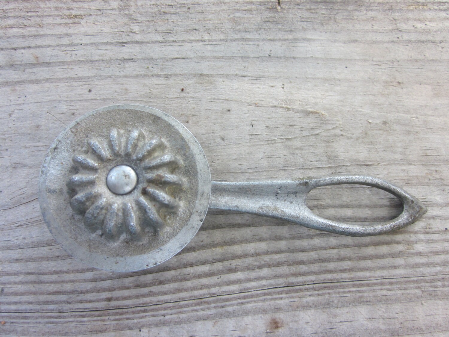 Vintage Pie Crust Crimper International Shipping Available