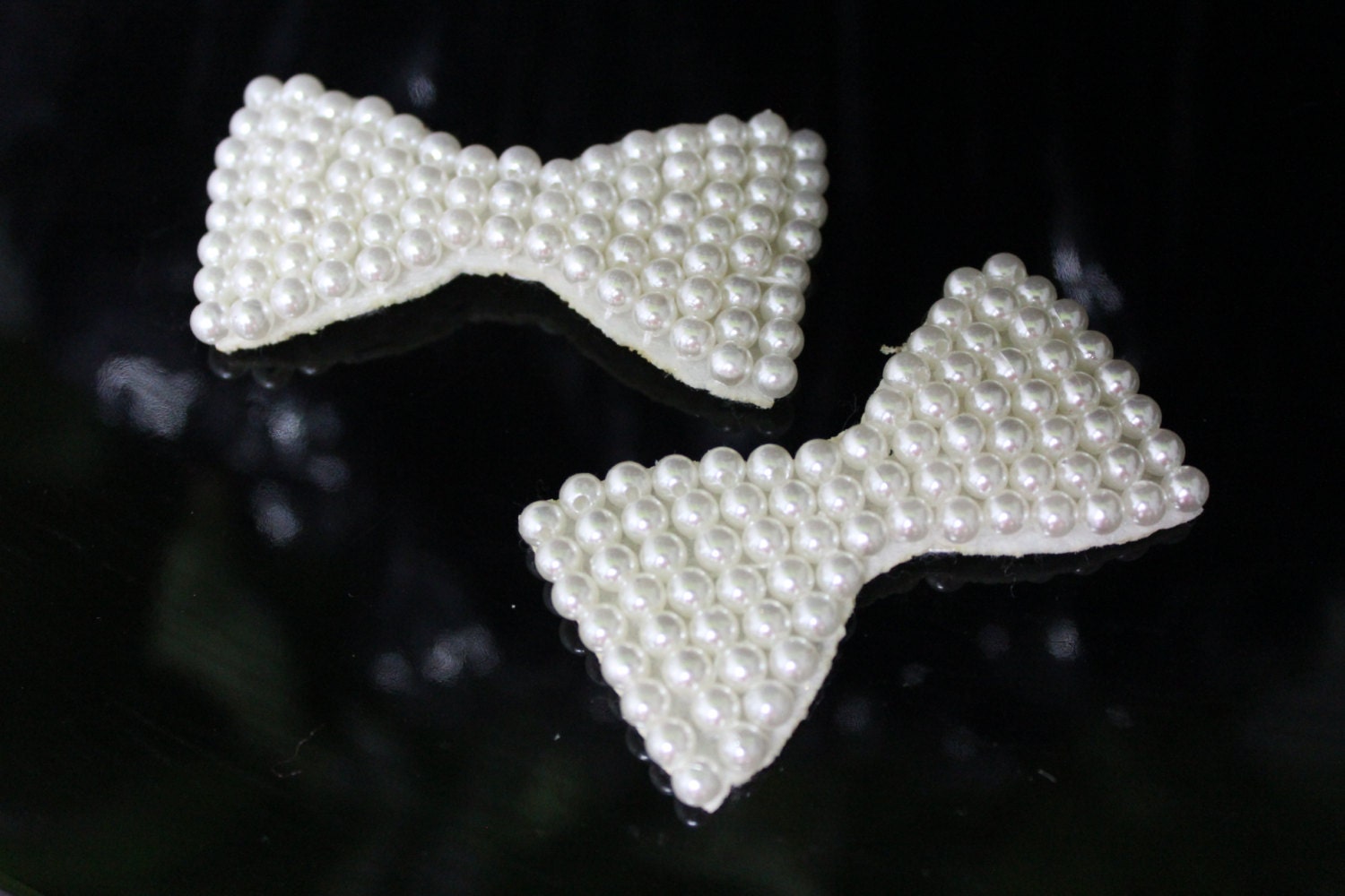 Pearl Beaded Bow Tie Applique