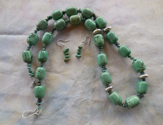 27 Inch Chunky Light Green Turquoise Bead Necklace with