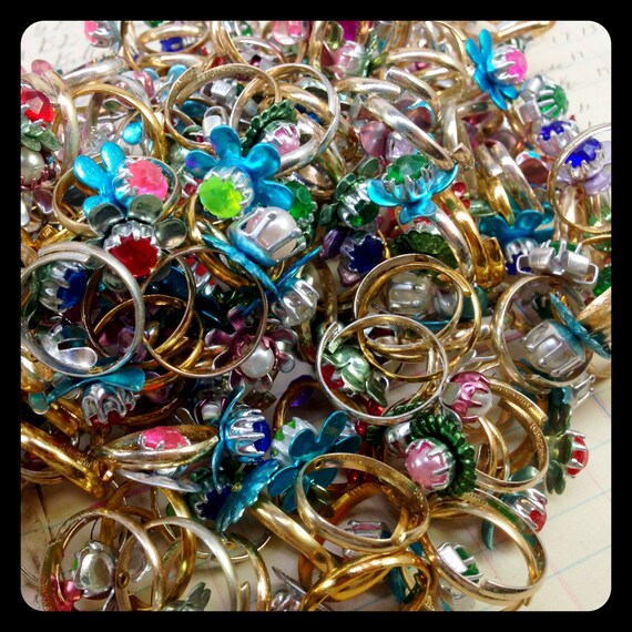 Lot of 10 Vintage gumball machine prize ring Beautiful and