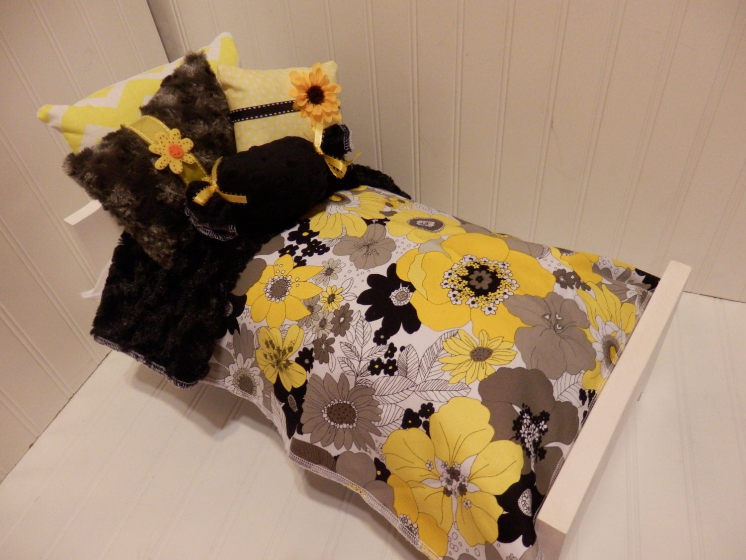 Bright Yellow Flower Comforter with Reversible by sweetdreamzzz01