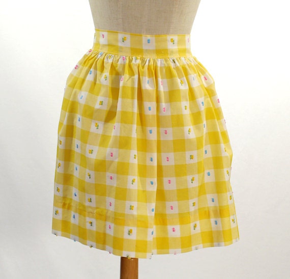 Vintage 1980s Women's Apron / Yellow Gingham Cotton Half