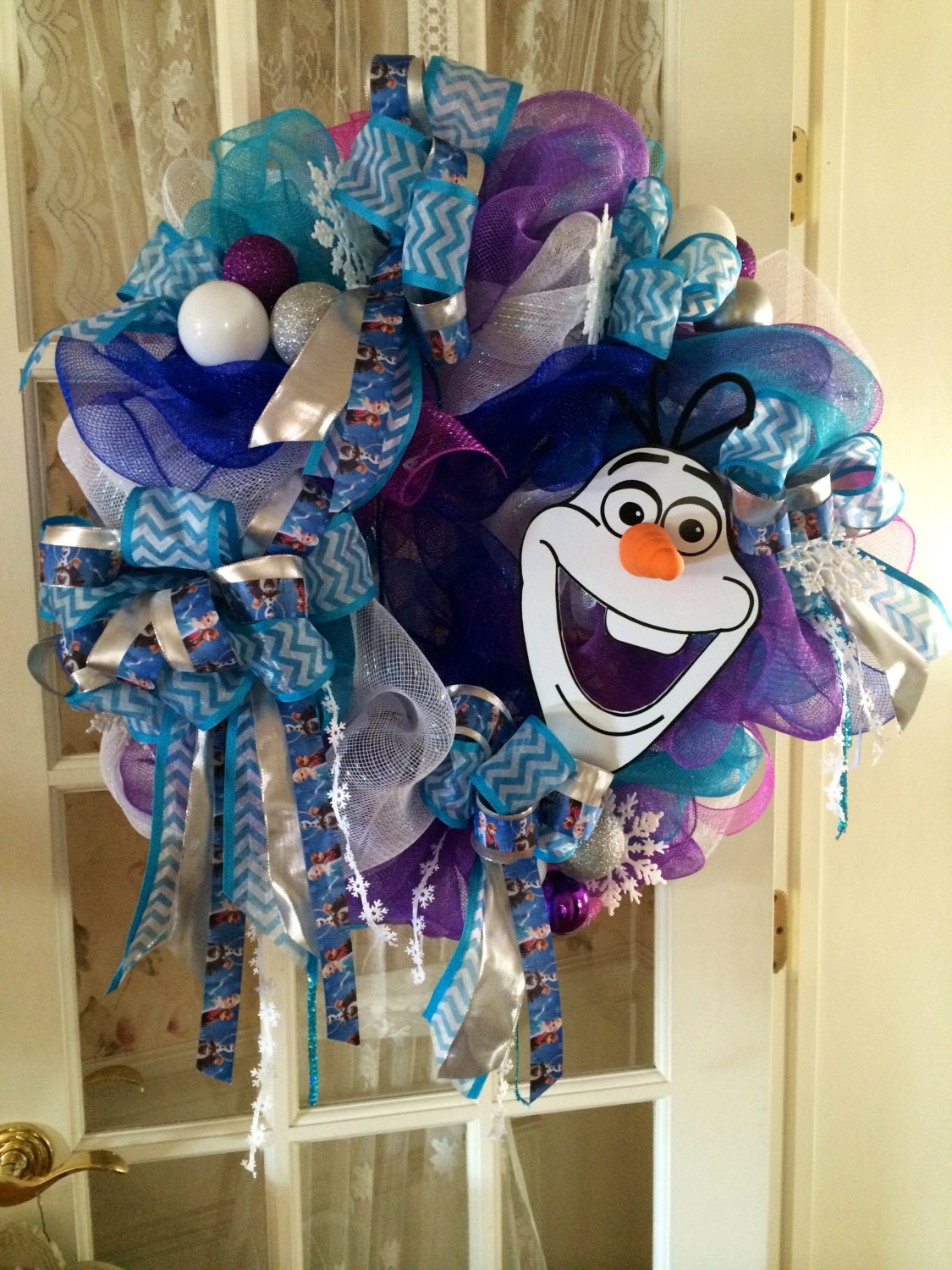 SALE! Frozen Mesh Wreath. Birthday. Holiday. Christmas. Olaf, Elsa, Anna, Sven, Kristof Party Birthday Decor