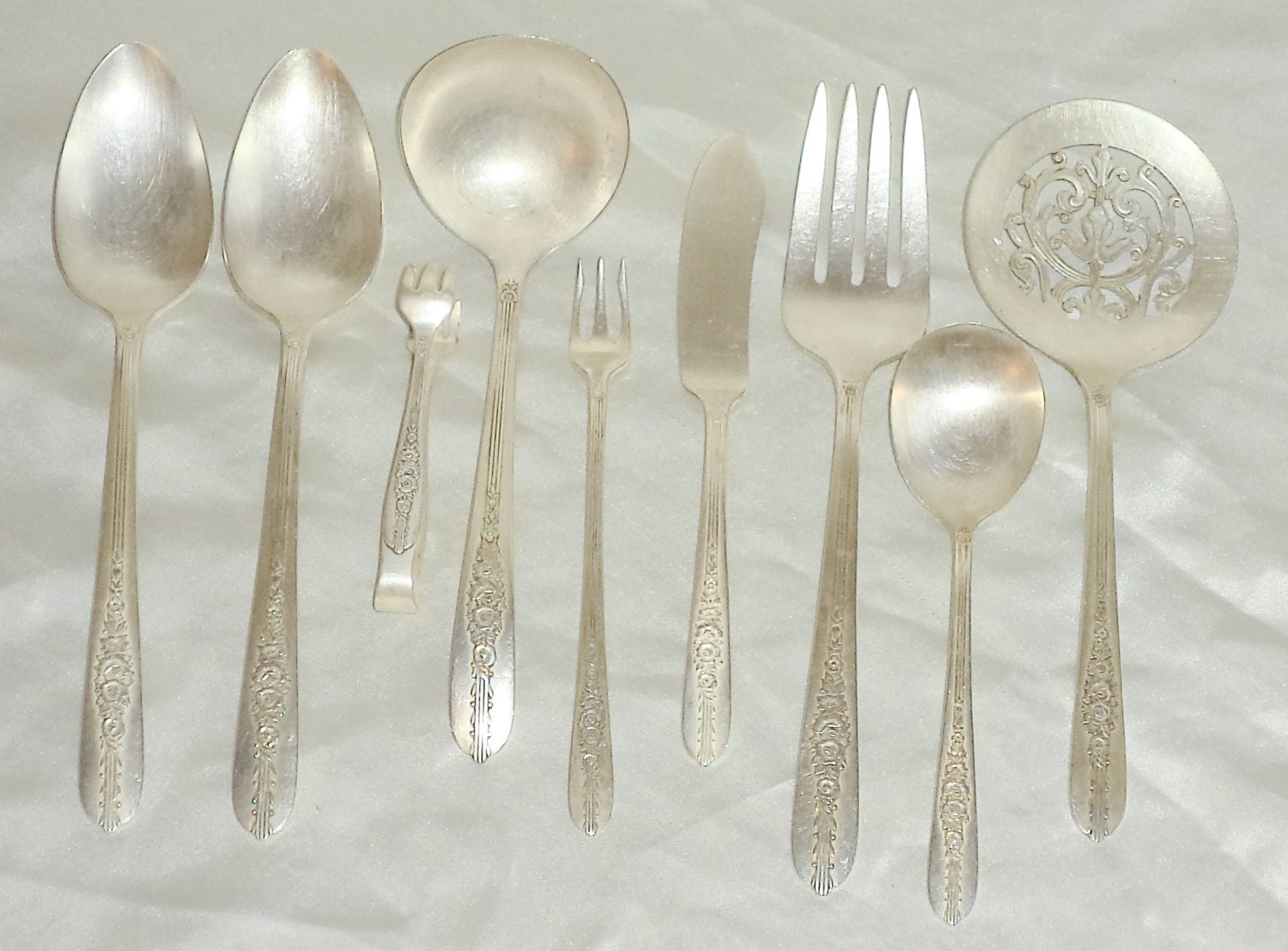87pc Oneida Royal Rose Nobility Silver plate Flatware by