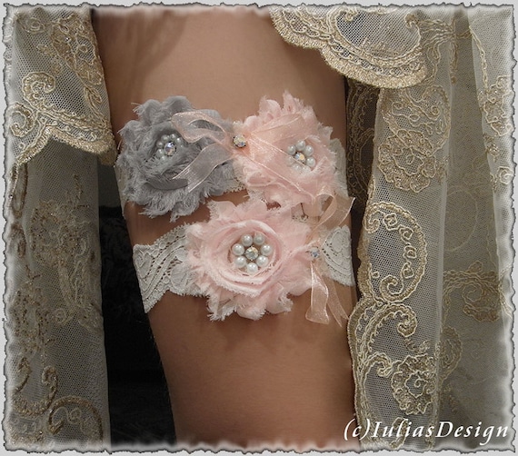 Ivory garter set with shabby chic flowers, gray and baby pink. Wedding garter set. Bridal garter with pearls and rhinestones