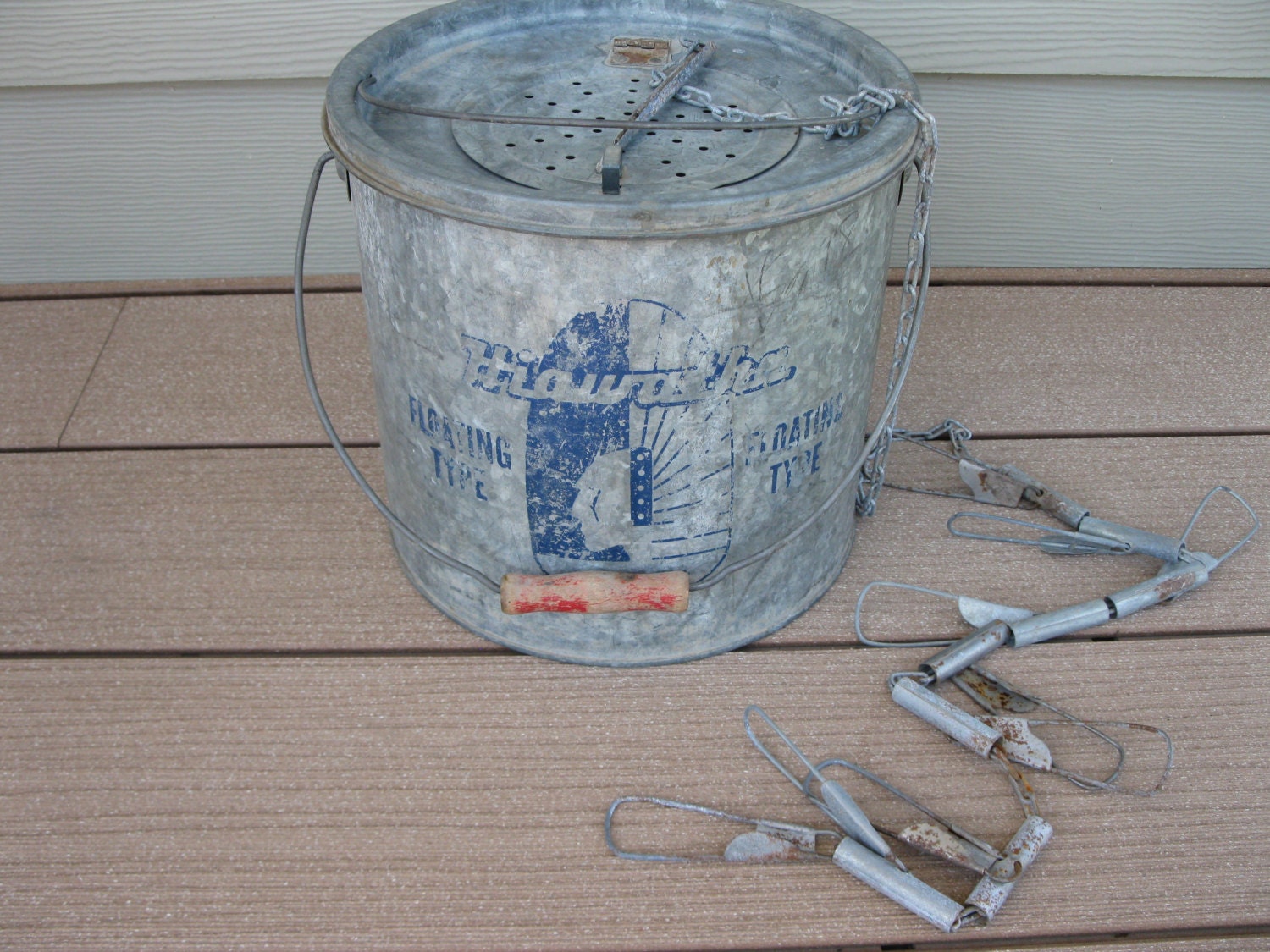 Rare Hiawatha Metal Minnow Bucket with Insert and Metal