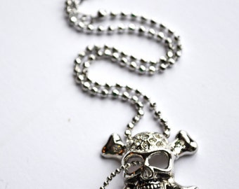 Double skull rhinestone necklace