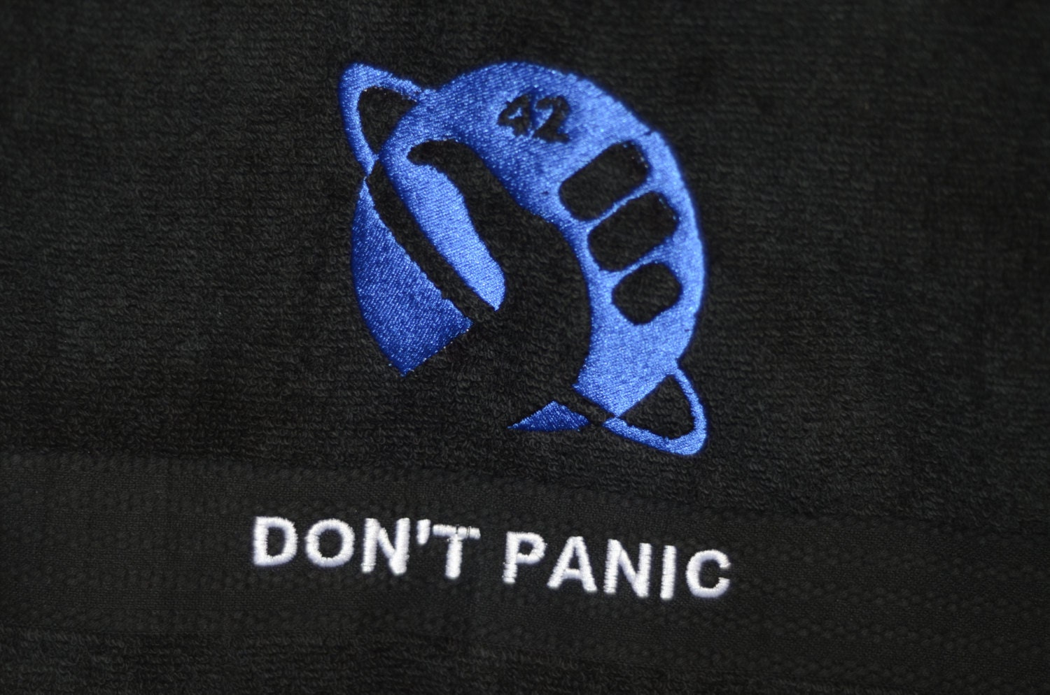 Coldplay don t panic перевод. Полотенце don't Panic. 42 Don't Panic. Футболка автостопом по галактике 42. Don't Panic автостопом по галактике полотенце.