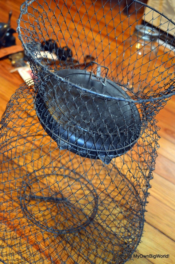 Items similar to Collapsing Metal Wire Mesh Wire Fish Minnow Live Bait