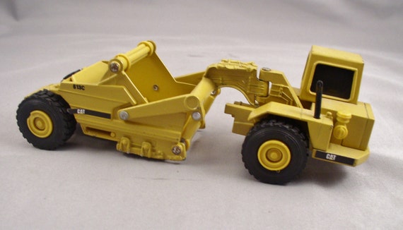 Caterpillar 613C Elevating Scraper Ertl 2419 1/64 Scale