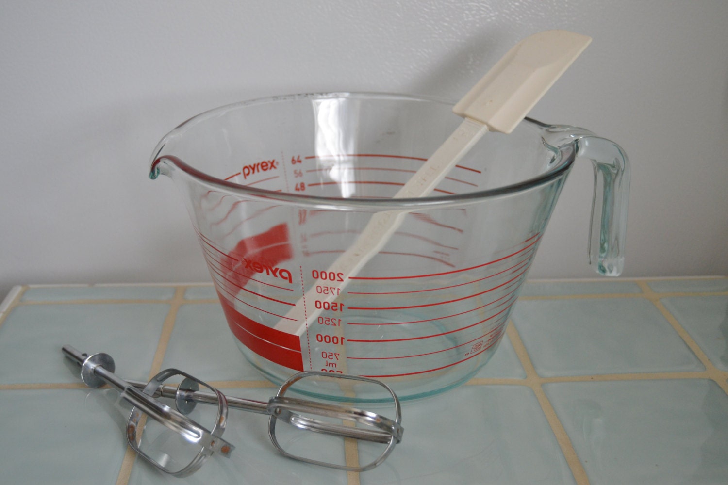 giant pyrex measuring cup