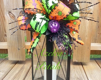 Halloween Lantern Swag, Bats Cats and Spiders Swag, Spooky Floral Arrangement, Halloween Candle Decor, Fall Centerpiece, Pumpkin Holiday