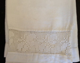 Lovely Vintage Irish Linen Hand Towel