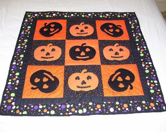 Halloween! It will come sooner than you think. This quilt is part hand quilted and part machine quilted. Wall or table decoration.