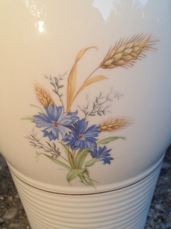 Sebring Pottery American Limoges Triumph by BlackCatsVintageVice