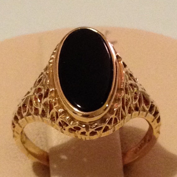 4 grams 14k yellow gold ladies onyx ring size 7 filigree