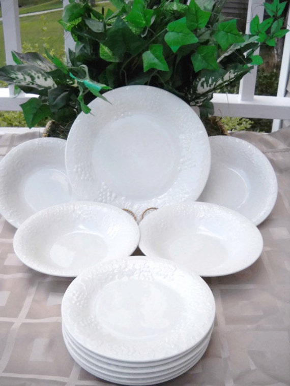 Gibson Everyday White Fruit Embossed Stoneware Pattern 10