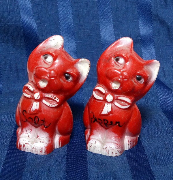 Vintage Cat Salt & Pepper Shakers Retro Red by CurioCabinet