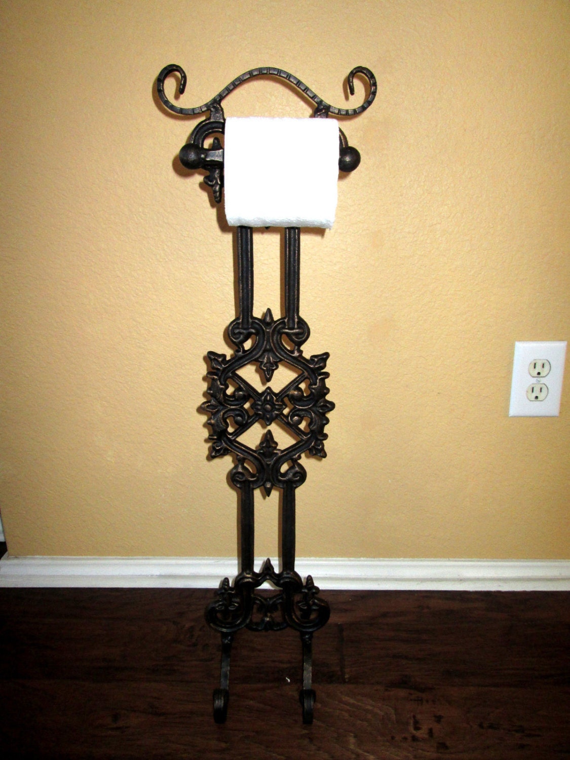 Original Design Iron Free Standing Toilet Paper Holder